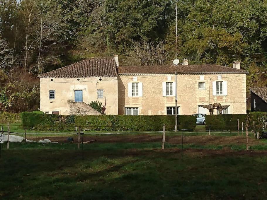 Location Meublee Au Milieu D'Un Ecrin De Verdure Aux Vieux Fours Noaillac 외부 사진